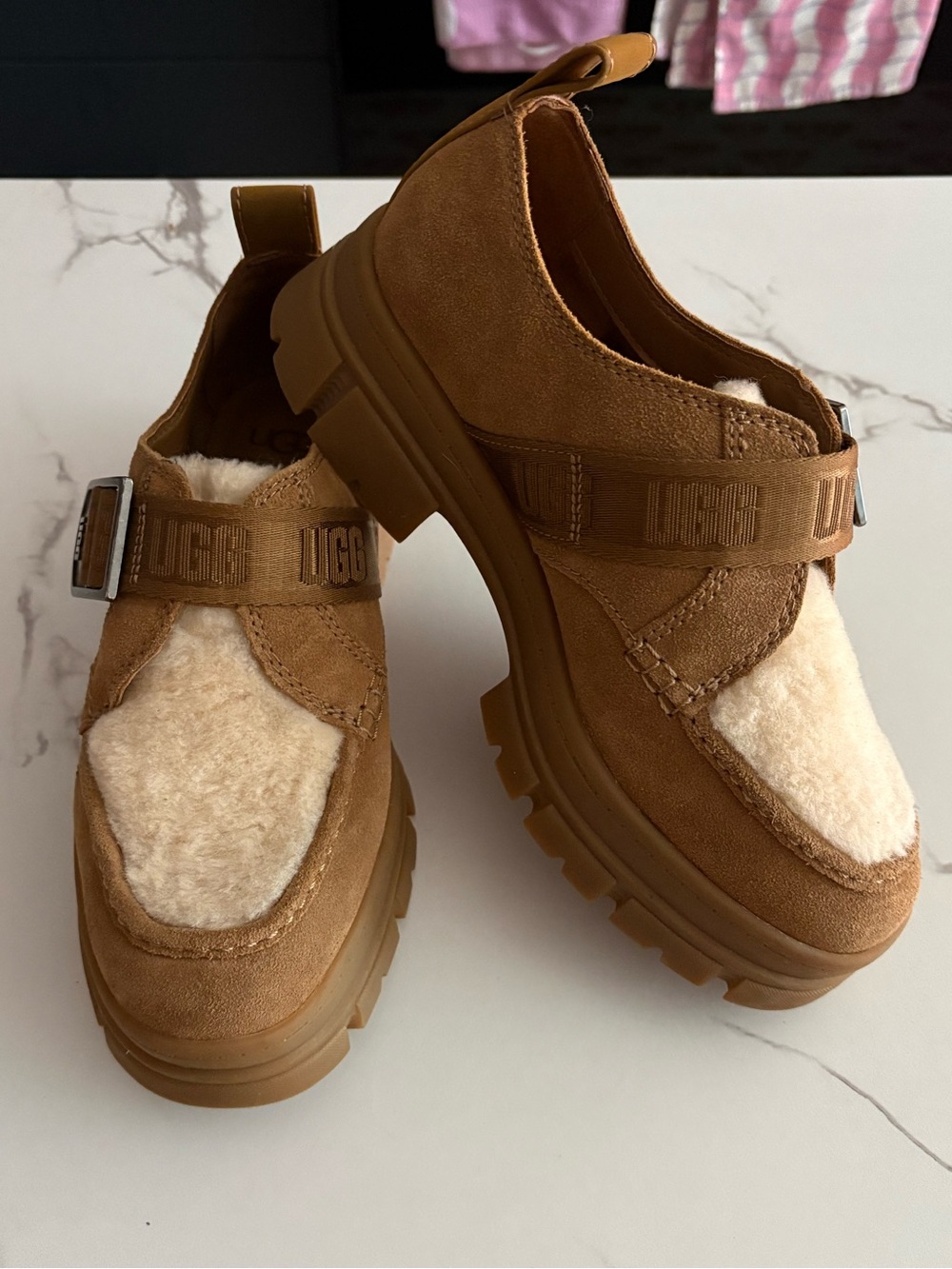 UGG Ashton Loafer Chestnut Shearling Buckle Shoes Size 7.5 - Picture 2 of 3
